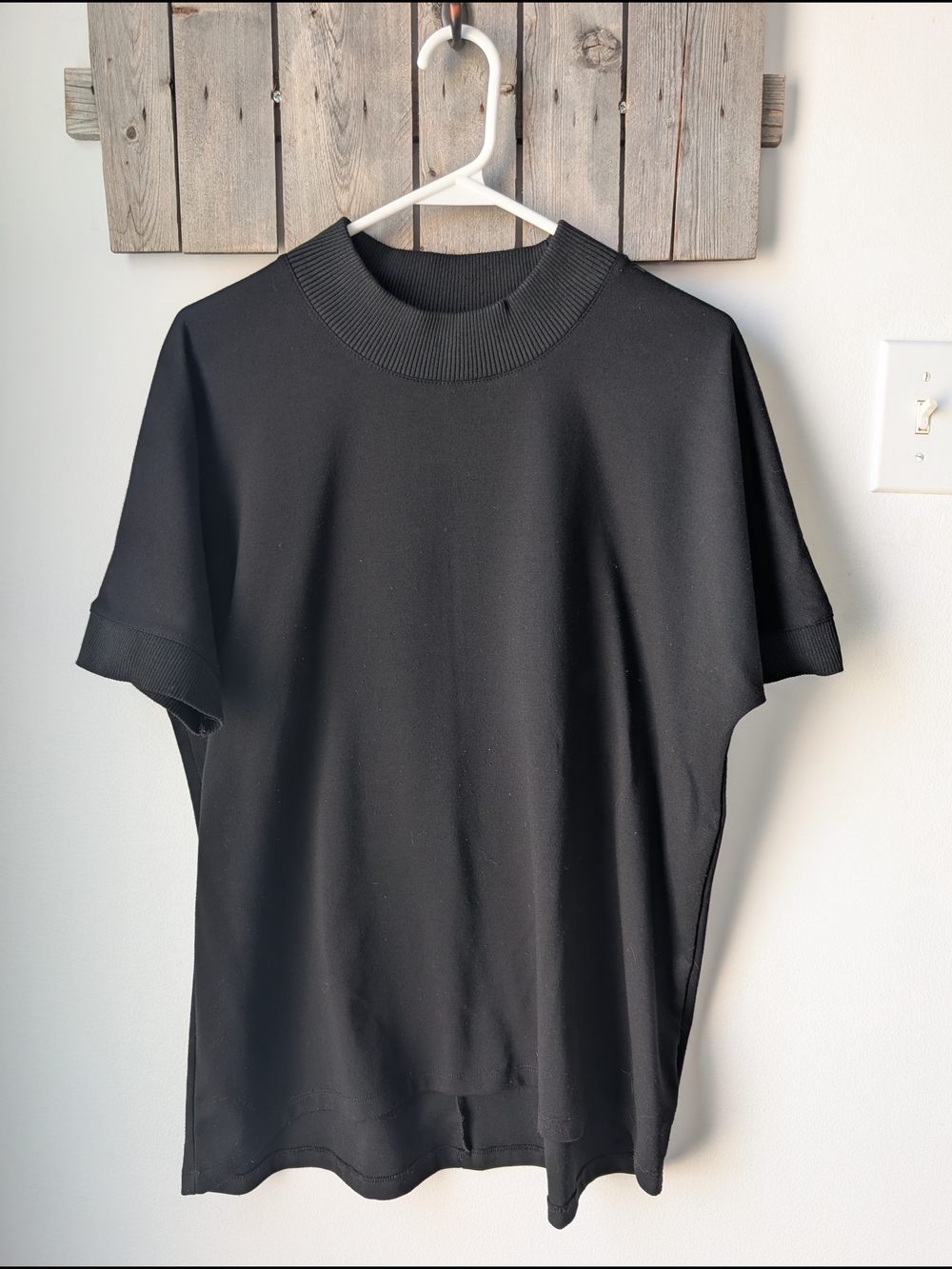 Women's Black Short-Sleeve Tee